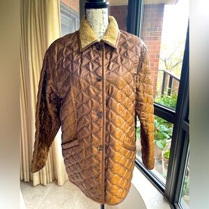 Quilted light sherpa lined jacket size 6
2 pockets button down